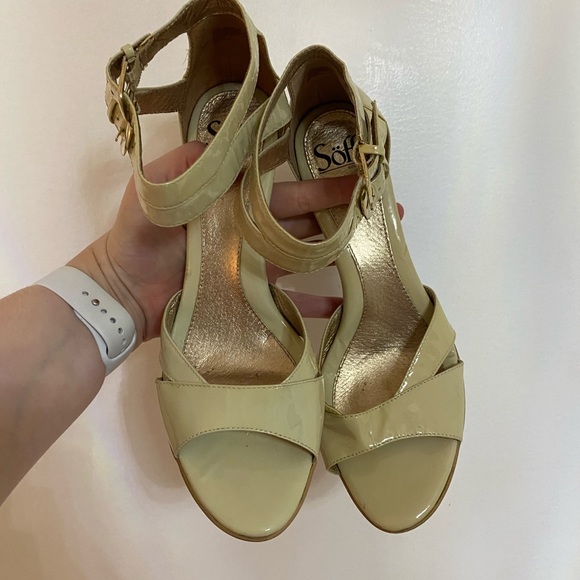 Cream block heels - Picture 1 of 7